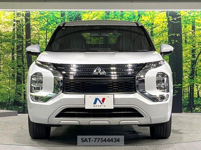 Mitsubishi OUTLANDER PHEV 2022-07 8146396-13
