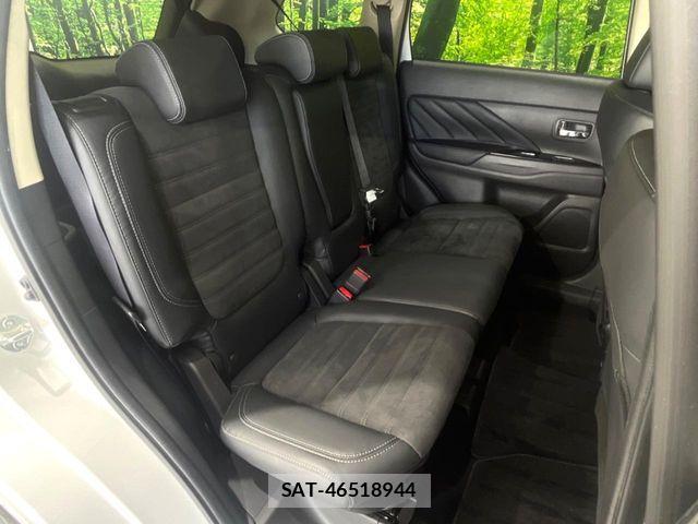 Mitsubishi OUTLANDER PHEV 2019-08 8146397-8