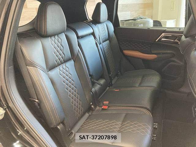 Mitsubishi OUTLANDER PHEV 2022-05 8146395-11