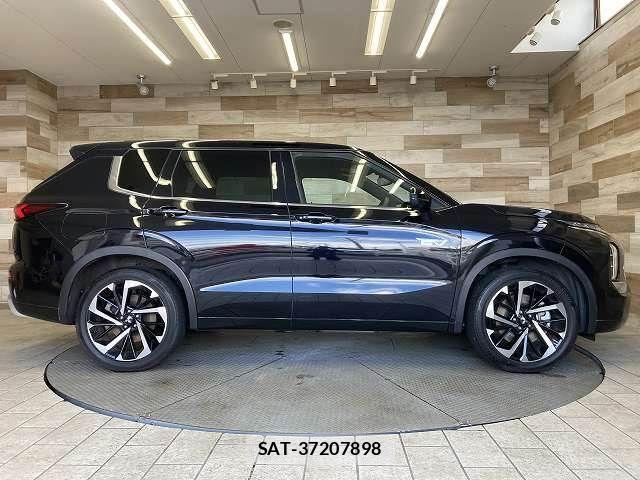 Mitsubishi OUTLANDER PHEV 2022-05 8146395-16