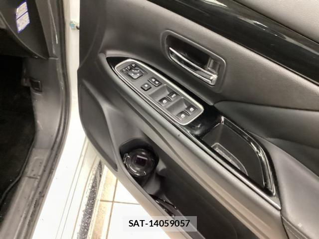 Mitsubishi OUTLANDER PHEV 2018-06 8158986-10