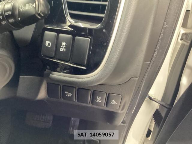 Mitsubishi OUTLANDER PHEV 2018-06 8158986-12