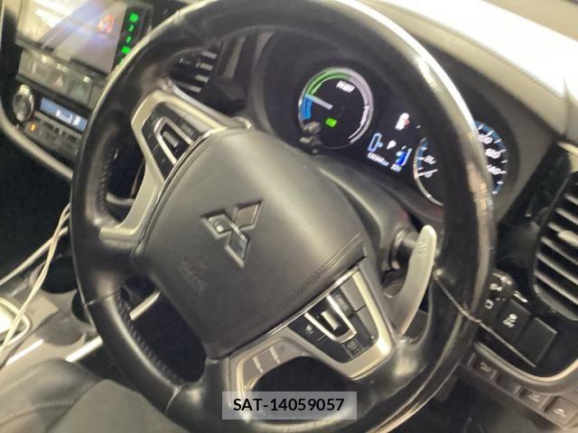Mitsubishi OUTLANDER PHEV 2018-06 8158986-13