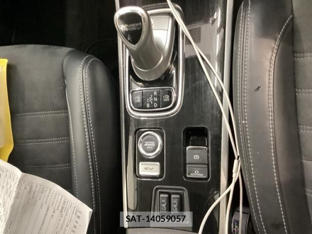 Mitsubishi OUTLANDER PHEV 2018-06 8158986-16