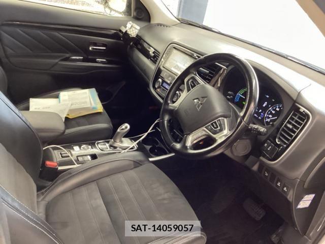 Mitsubishi OUTLANDER PHEV 2018-06 8158986-17