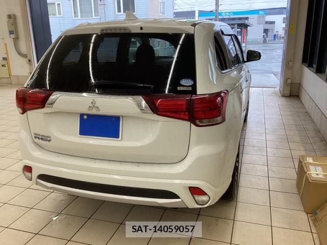 Mitsubishi OUTLANDER PHEV 2018-06 8158986-1