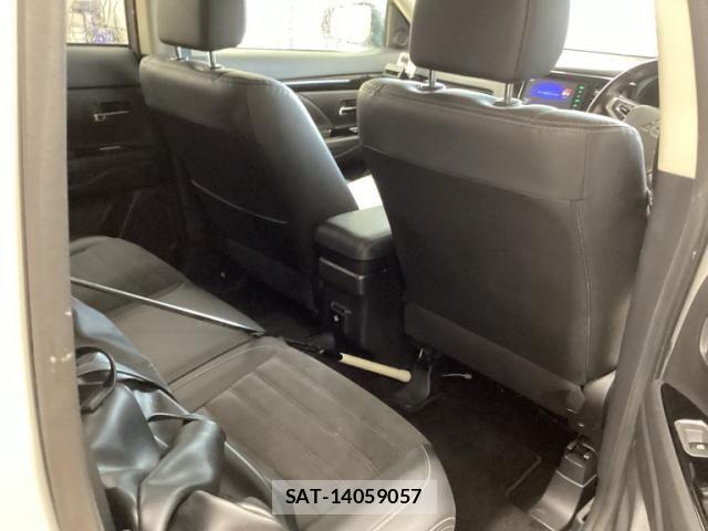 Mitsubishi OUTLANDER PHEV 2018-06 8158986-19