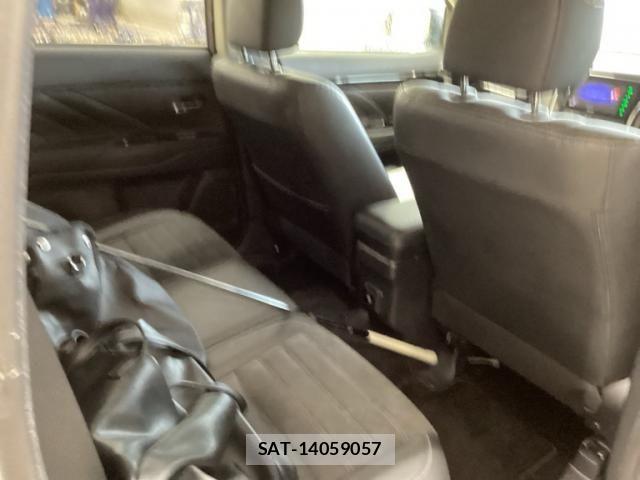 Mitsubishi OUTLANDER PHEV 2018-06 8158986-3