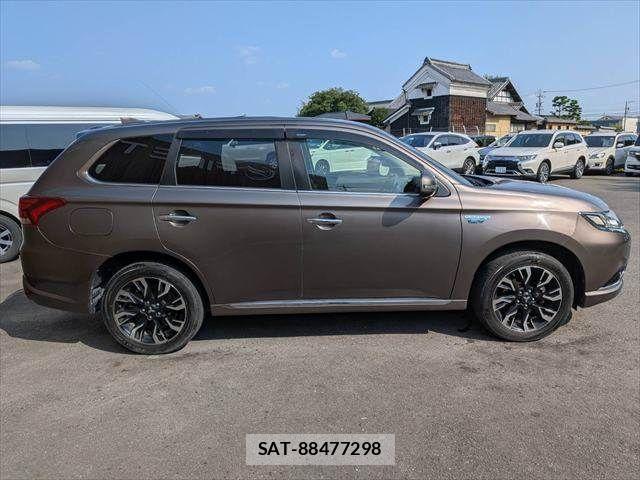 Mitsubishi OUTLANDER PHEV 2017-10 8158985-15
