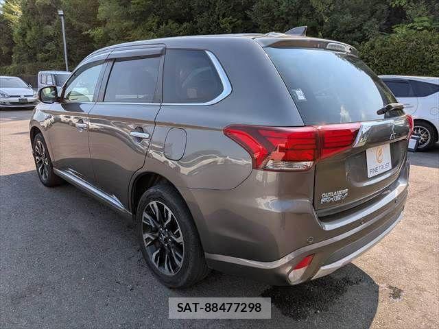 Mitsubishi OUTLANDER PHEV 2017-10 8158985-18