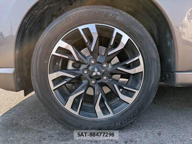 Mitsubishi OUTLANDER PHEV 2017-10 8158985-26