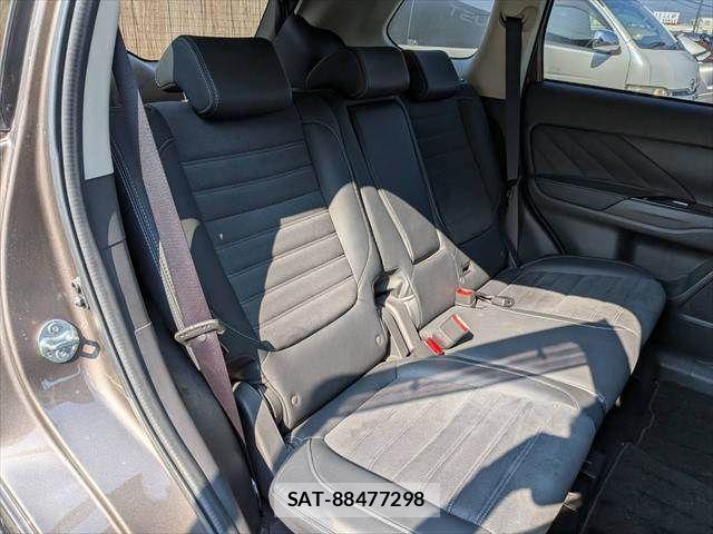 Mitsubishi OUTLANDER PHEV 2017-10 8158985-7