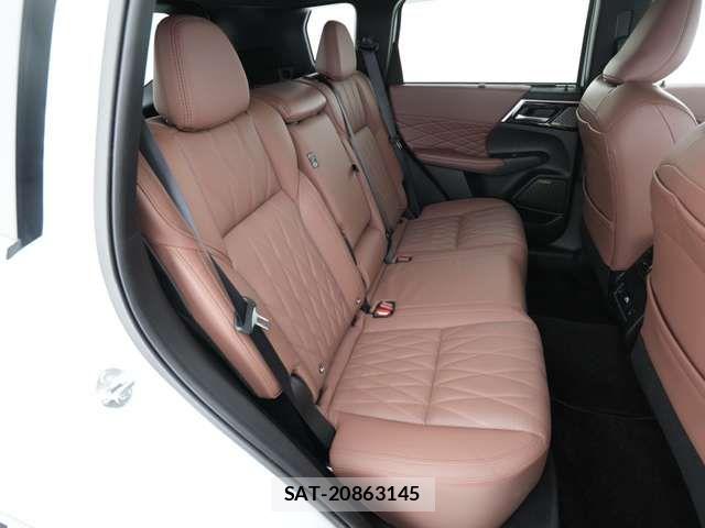 Mitsubishi OUTLANDER PHEV 2025-05 8209452-6
