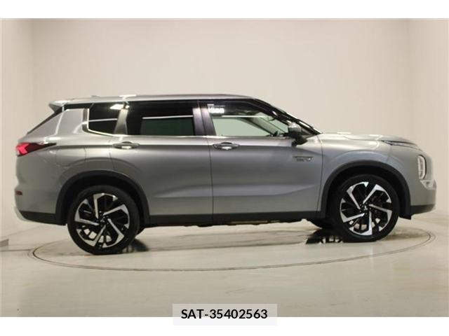 Mitsubishi OUTLANDER PHEV 2022-06 8209464-12