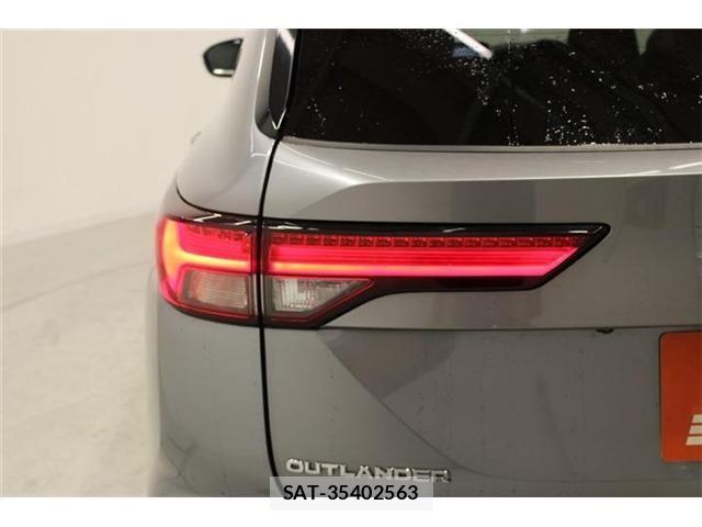 Mitsubishi OUTLANDER PHEV 2022-06 8209464-18