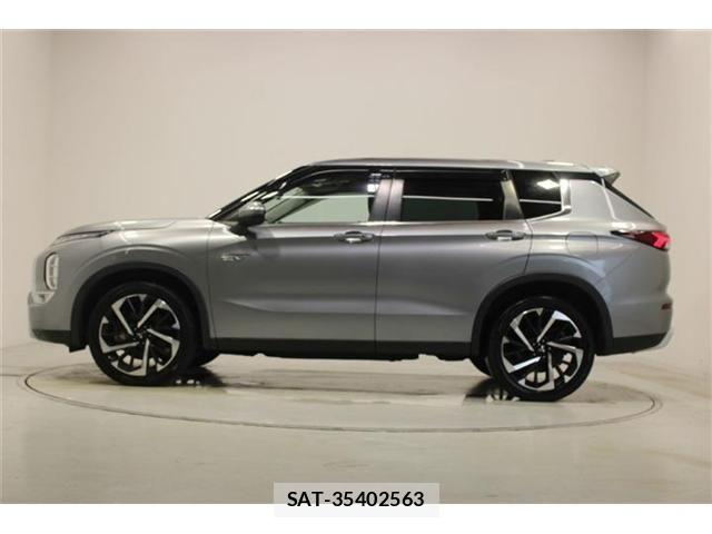 Mitsubishi OUTLANDER PHEV 2022-06 8209464-8