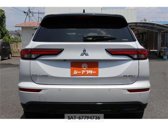 Mitsubishi OUTLANDER PHEV 2023-06 8209460-9