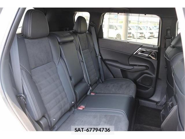 Mitsubishi OUTLANDER PHEV 2023-06 8209460-15