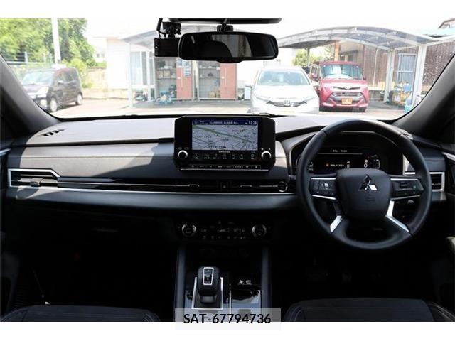 Mitsubishi OUTLANDER PHEV 2023-06 8209460-16