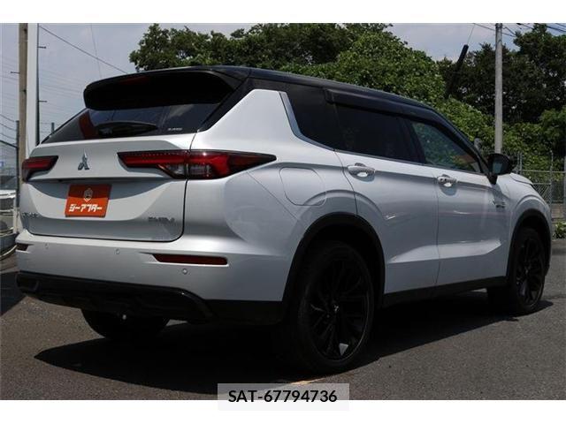Mitsubishi OUTLANDER PHEV 2023-06 8209460-21