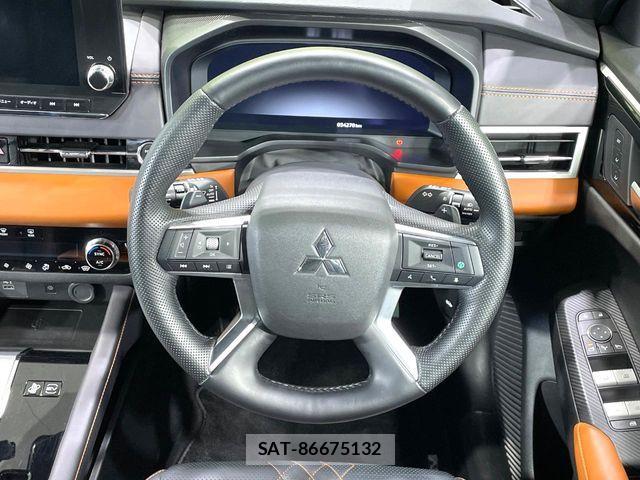 Mitsubishi OUTLANDER PHEV 2023-02 8209459-11