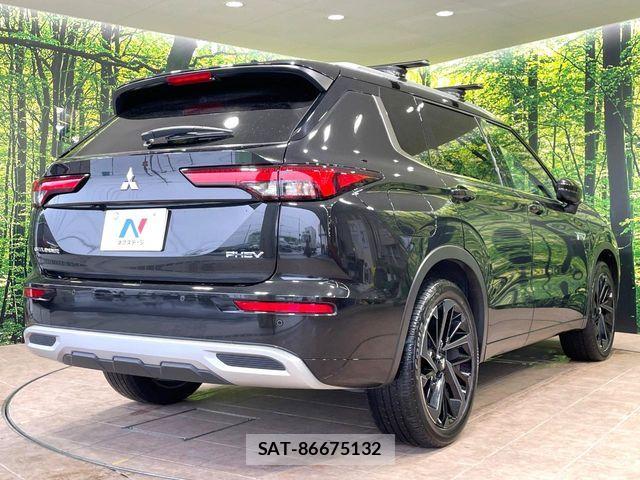 Mitsubishi OUTLANDER PHEV 2023-02 8209459-17