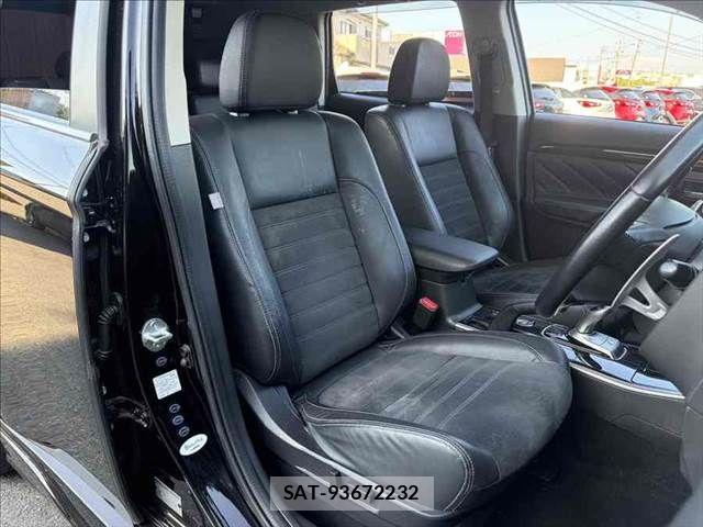 Mitsubishi OUTLANDER PHEV 2015-07 8209463-9