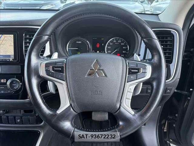Mitsubishi OUTLANDER PHEV 2015-07 8209463-12