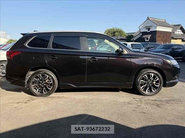 Mitsubishi OUTLANDER PHEV 2015-07 8209463-18