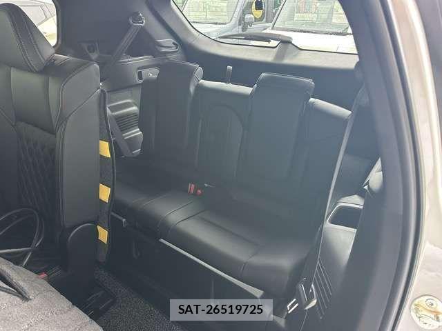 Mitsubishi OUTLANDER PHEV 2023-05 8209456-10