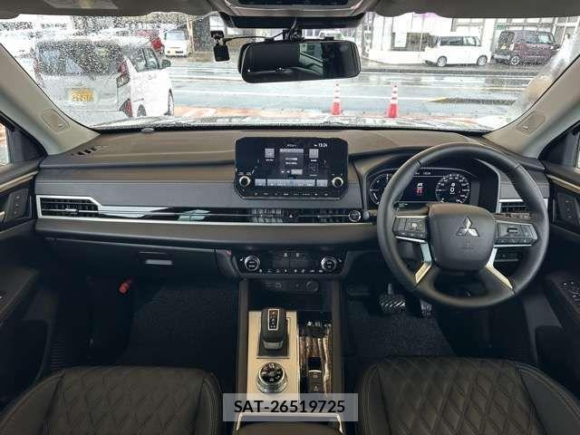 Mitsubishi OUTLANDER PHEV 2023-05 8209456-6