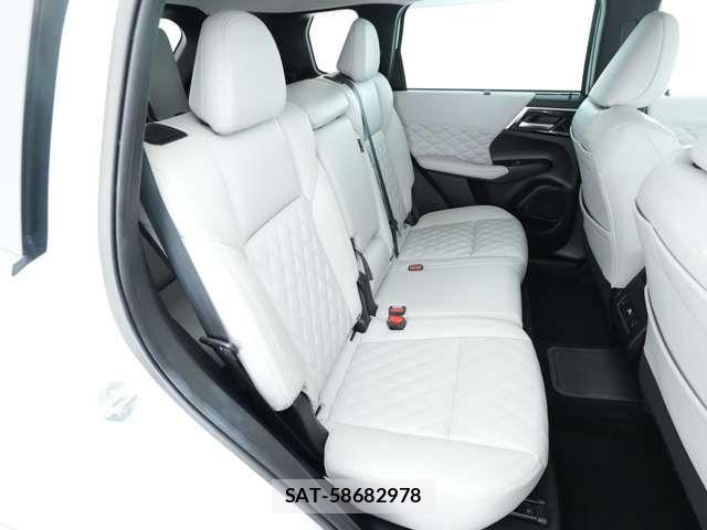 Mitsubishi OUTLANDER PHEV 2022-05 8209457-6