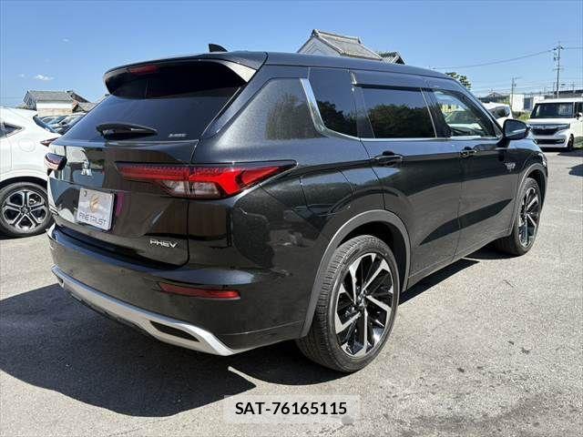 Mitsubishi OUTLANDER PHEV 2022-08 8231243-19