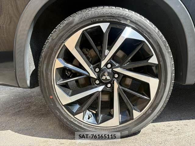 Mitsubishi OUTLANDER PHEV 2022-08 8231243-29