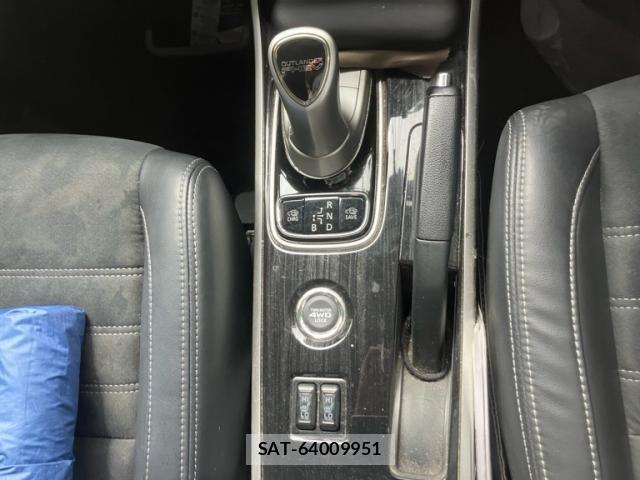 Mitsubishi OUTLANDER PHEV 2015-09 8231244-14