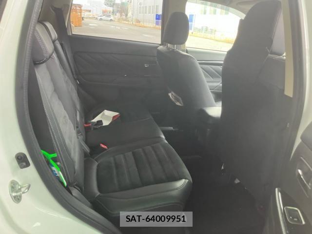 Mitsubishi OUTLANDER PHEV 2015-09 8231244-17