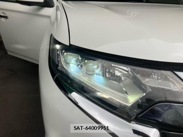 Mitsubishi OUTLANDER PHEV 2015-09 8231244-22
