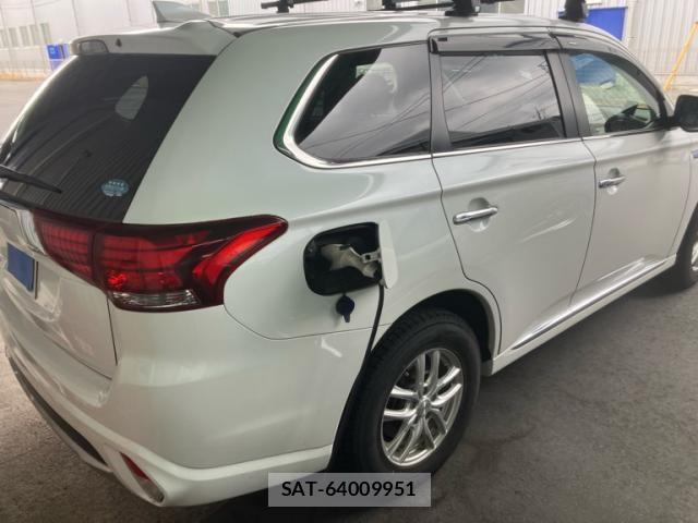 Mitsubishi OUTLANDER PHEV 2015-09 8231244-1
