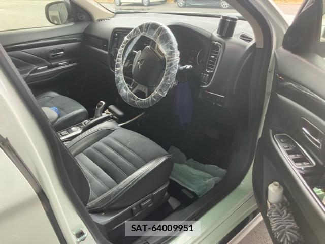 Mitsubishi OUTLANDER PHEV 2015-09 8231244-2