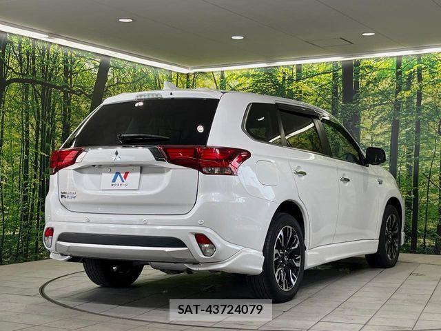 Mitsubishi OUTLANDER PHEV 2016-06 8246292-16