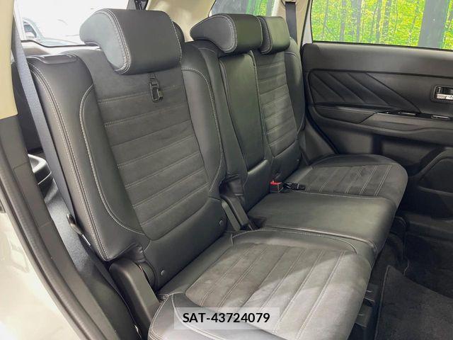 Mitsubishi OUTLANDER PHEV 2016-06 8246292-8