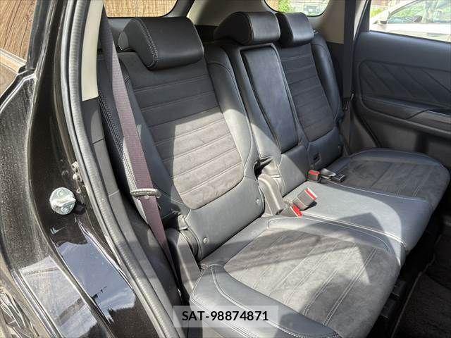 Mitsubishi OUTLANDER PHEV 2016-04 8246293-9