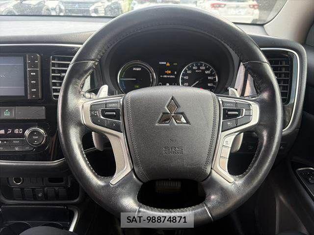 Mitsubishi OUTLANDER PHEV 2016-04 8246293-11
