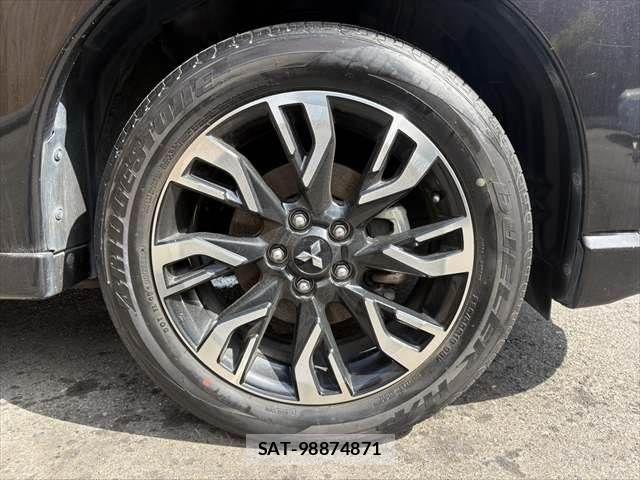 Mitsubishi OUTLANDER PHEV 2016-04 8246293-14