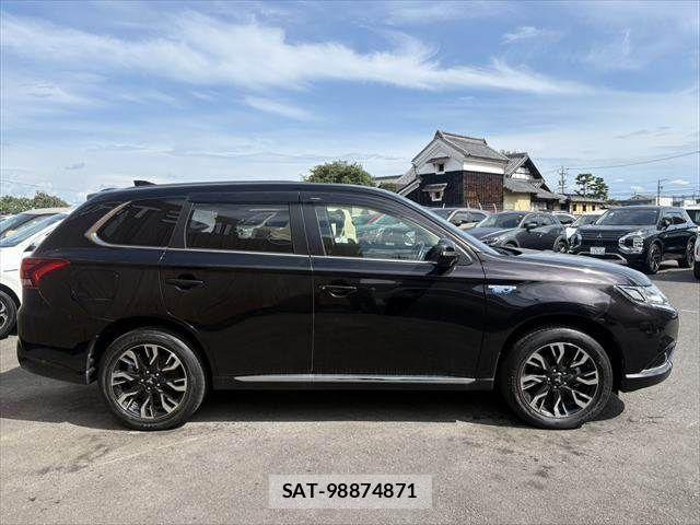 Mitsubishi OUTLANDER PHEV 2016-04 8246293-17