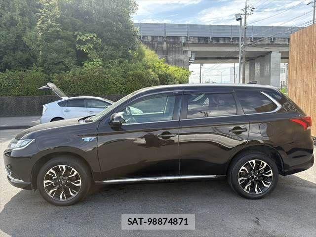 Mitsubishi OUTLANDER PHEV 2016-04 8246293-21