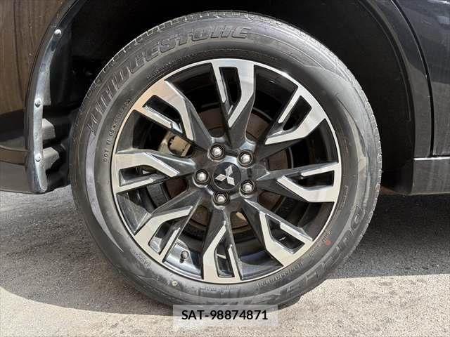 Mitsubishi OUTLANDER PHEV 2016-04 8246293-28