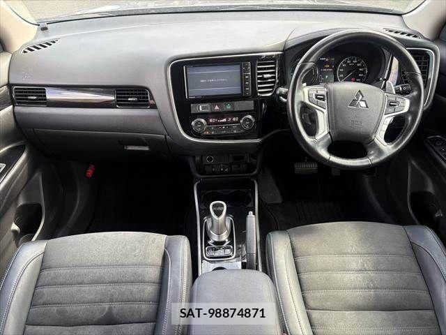 Mitsubishi OUTLANDER PHEV 2016-04 8246293-2