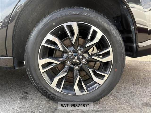 Mitsubishi OUTLANDER PHEV 2016-04 8246293-29