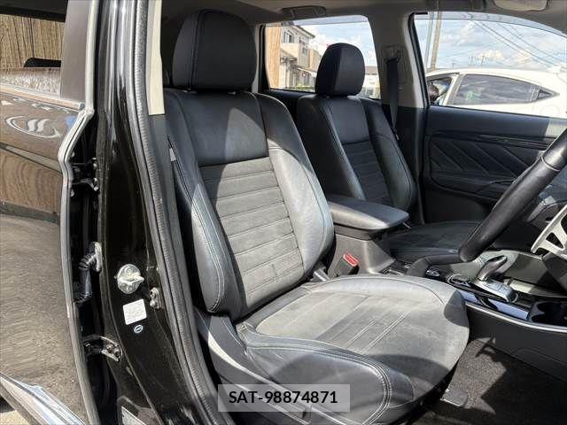 Mitsubishi OUTLANDER PHEV 2016-04 8246293-8
